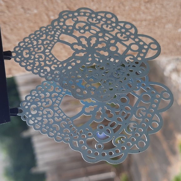 Colorful Lace Pattern Earrings (New) - Picture 4 of 7